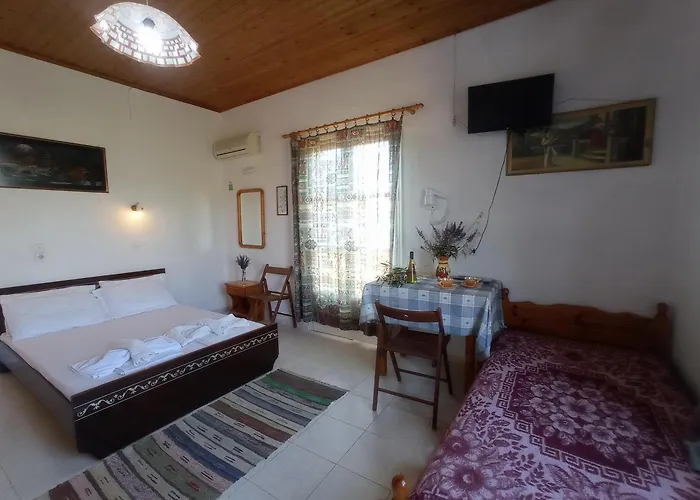 Diamanti Molivos Studios & Apartments